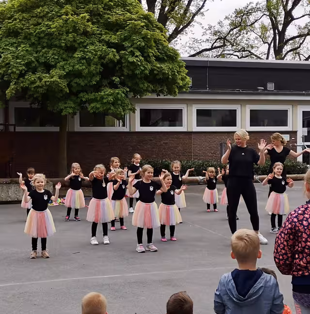 Tanzaufführung beim Druffeler Bürgerfest